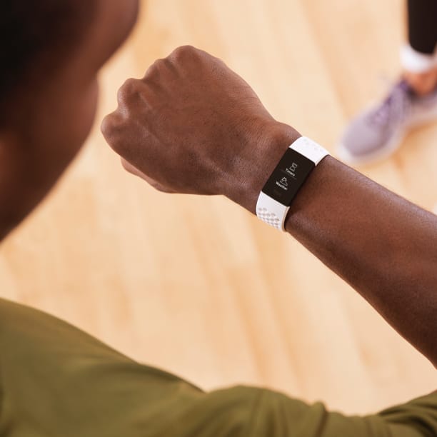 Fitbit Charge 4 | 進階版健康智慧手環