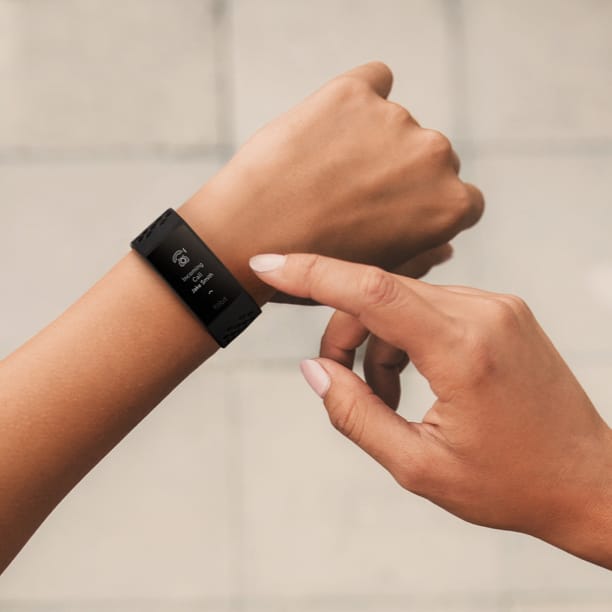 Fitbit Charge 4 Activity Tracker schwarz 