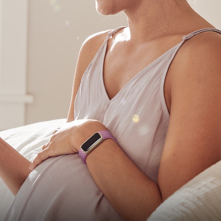 Fitbit Tracker de fitness et de bien-être de luxe avec gestion du stress,  suivi du sommeil et fréquence cardiaque 24h/24, 7j/7, noir/graphite, taille