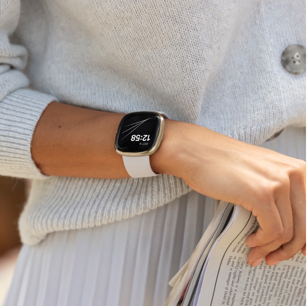 先進の健康管理スマートウォッチ | Fitbit Sense