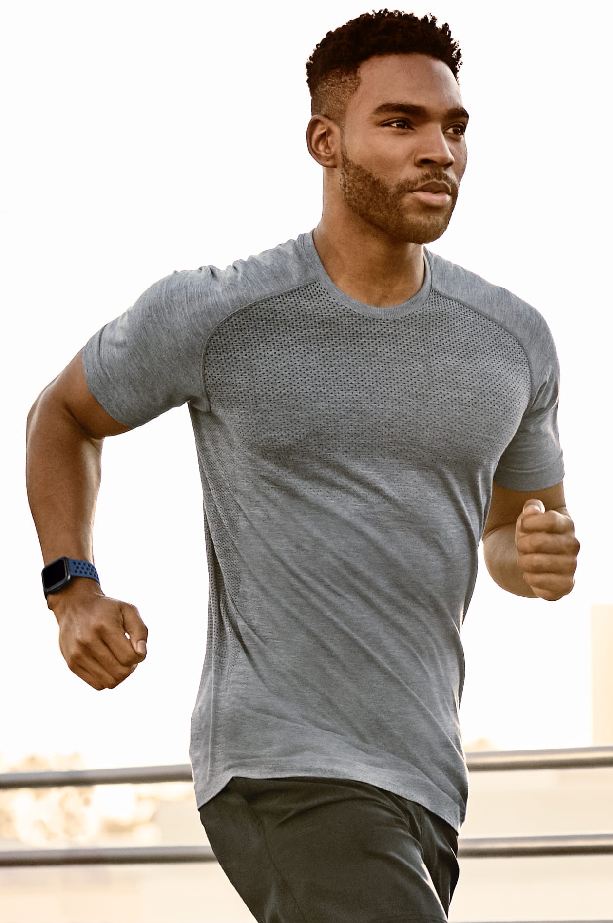  Wepro Correas de repuesto compatibles con Fitbit Versa  SmartWatch, Versa 2 y Versa Lite SE, correa de reloj deportivo para mujeres  y hombres, pequeña, color beige : Electrónica