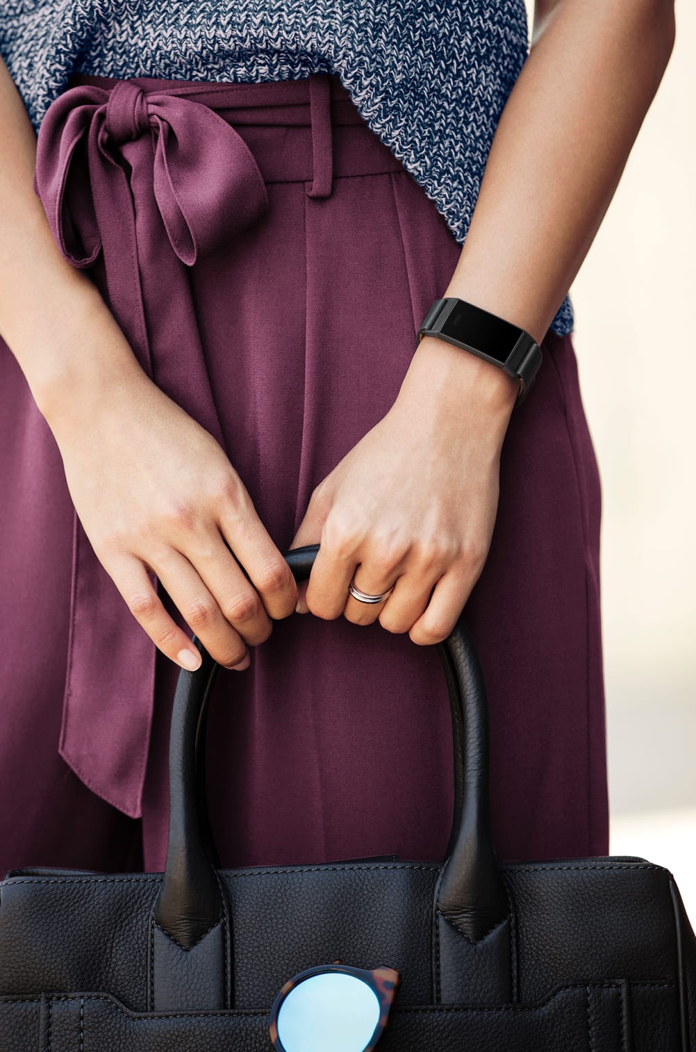 Fitbit alta Fitness Pulsera rastreador de actividad Nuevo en Caja 4 Bandas de Acero & Leathr 